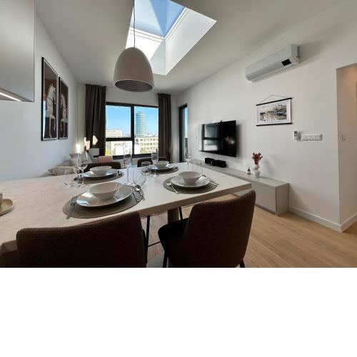 Brand new, City center, free parking, AC