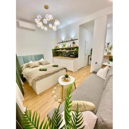 BRAND NEW Design studio Emerald - old town A/C