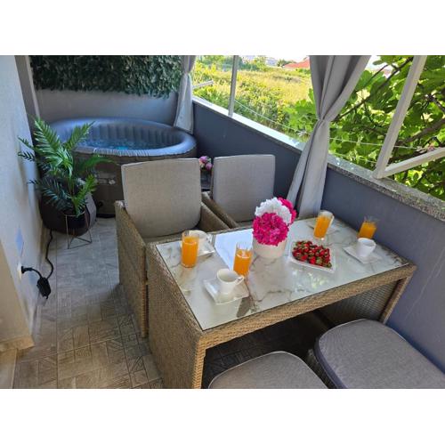 Brand new modern Apartment Blanca with jacuzi and terrace
