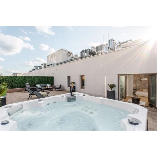Brand New! Private Jacuzzi - Terrace - Parking