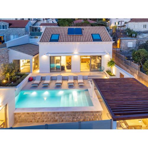 Brand New Villa Carmelita Exclusive with free Smart Car