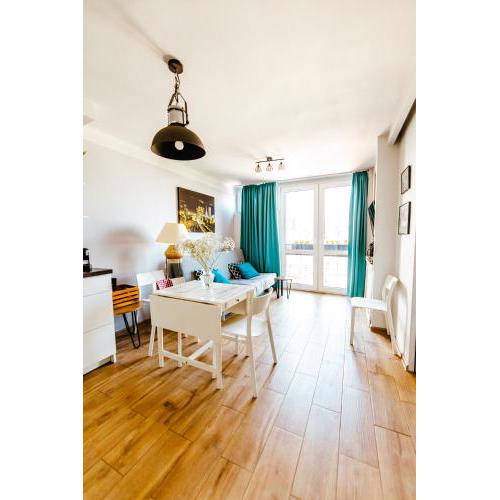 Bright 14th Floor Central Home with Balcony & Views