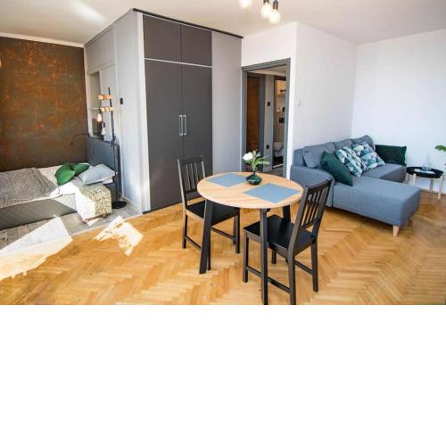 Bright 7th Floor Central Home with Balcony & View