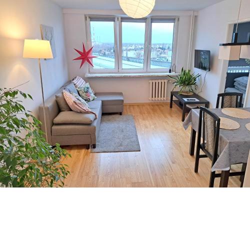 Bright and cozy 34m apartment near metro M2 and tram