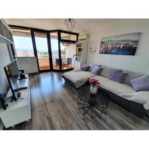 Bright apartment Bloom - free parking and WiFi