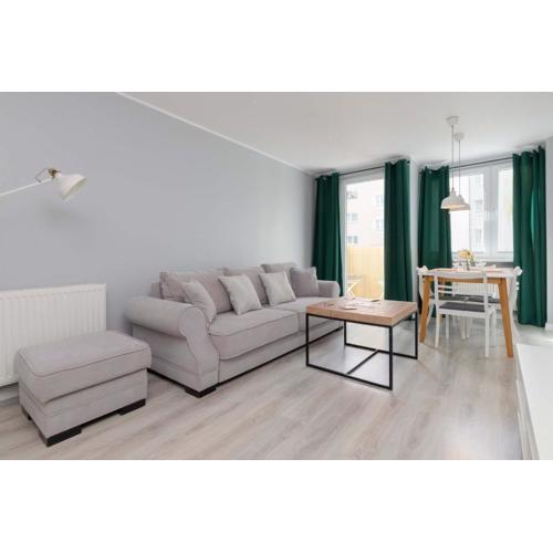 Bright Apartment Close To The Beach by Noclegi Renters