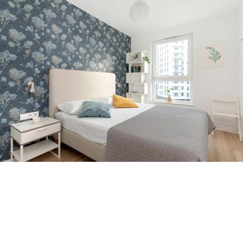 Bright Apartment Obrońców Wybrzeża with Parking by Noclegi Renters
