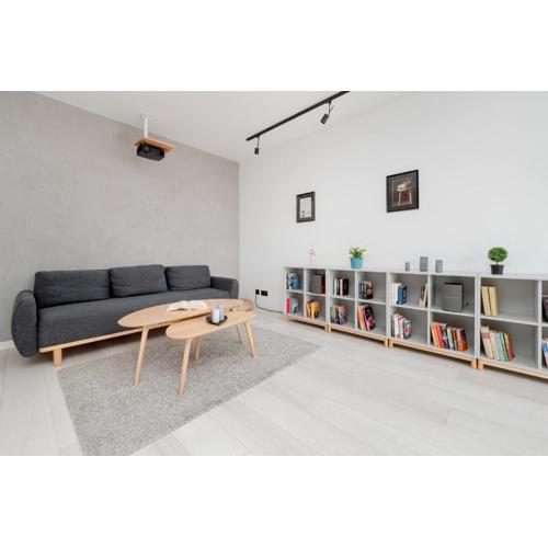 Bright Apartment with Balcony Close to the Poniatowski Park Łódź by Noclegi Renters