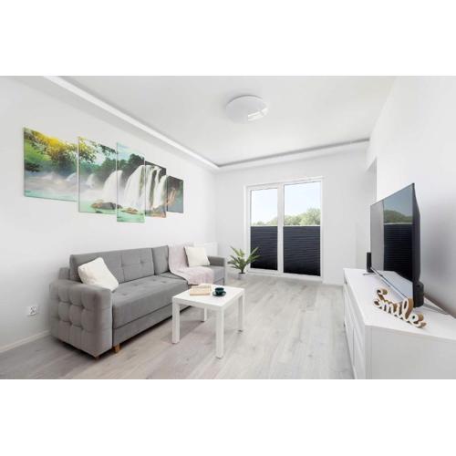 Bright Apartment with Balcony for 4 People by Noclegi Renters