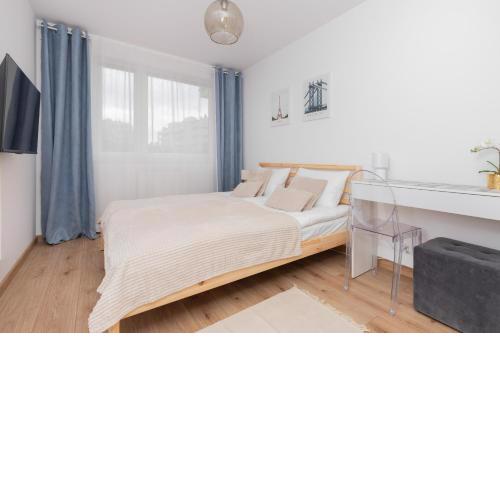 Bright Apartment with Private Garden and Accepting Pets by Noclegi Renters