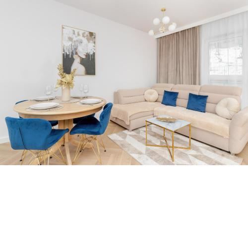 Bright Beige Apartment with Furnished Balcony and Parking in Gdańsk by Noclegi Renters