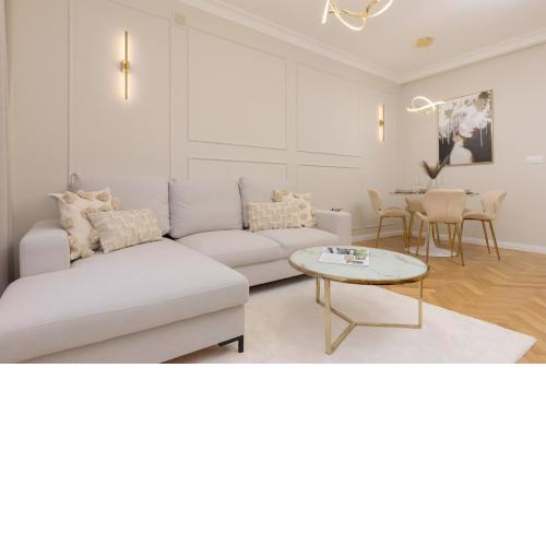 Bright & Elegant Apartment Warsaw by Noclegi Renters