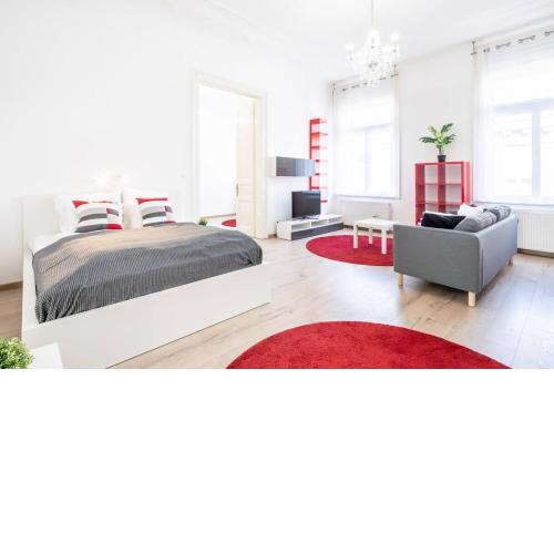Bright & Large apartment at TOP Location
