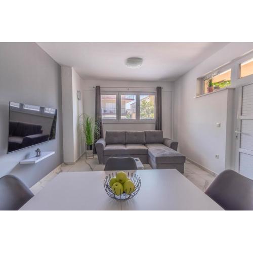 Bright & Modern 2BD apartment in Stobreč, Free Parking