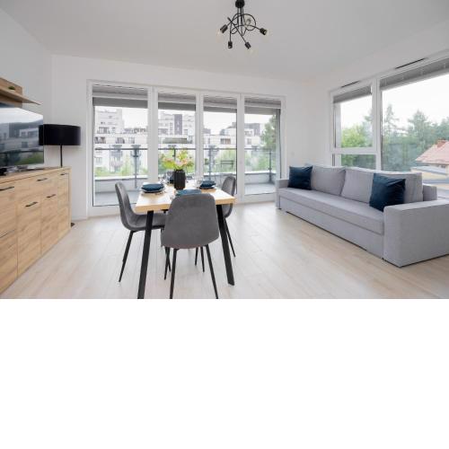 Bright & Modern Apartment with Balcony in Bemowo District by Noclegi Renters