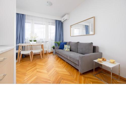 Bright Studio with Air Conditioning near Ogród Saski by Noclegi Renters