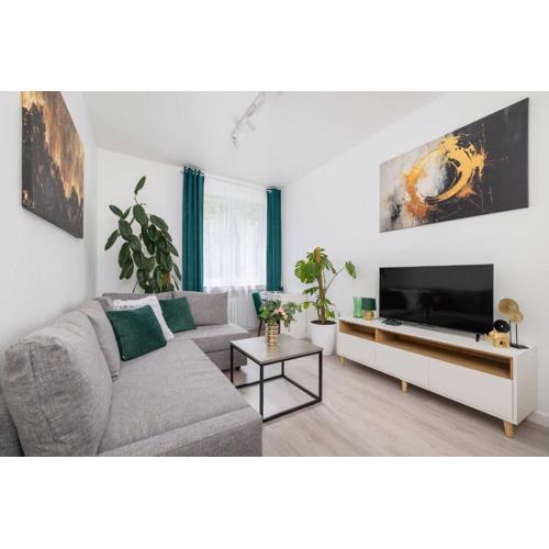 Bright Two-Bedroom Apartment in Nowa Huta by Noclegi Renters