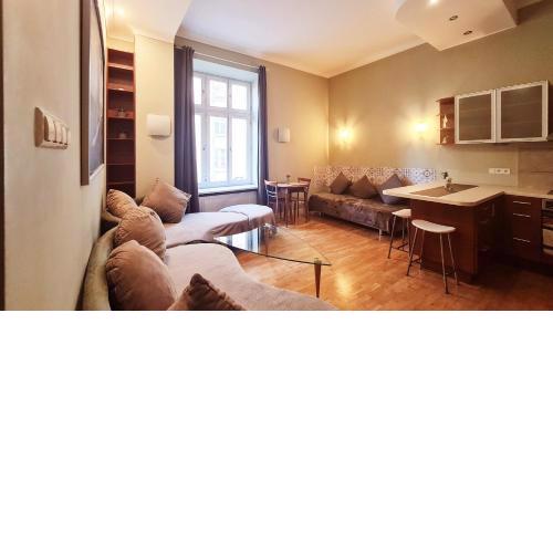 Bright&comfy apt -few min to Main Square