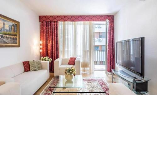 Buda Gem Apartment with Parking