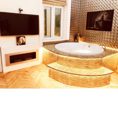 Budapest Eye Presidential with Jacuzzi & Sauna