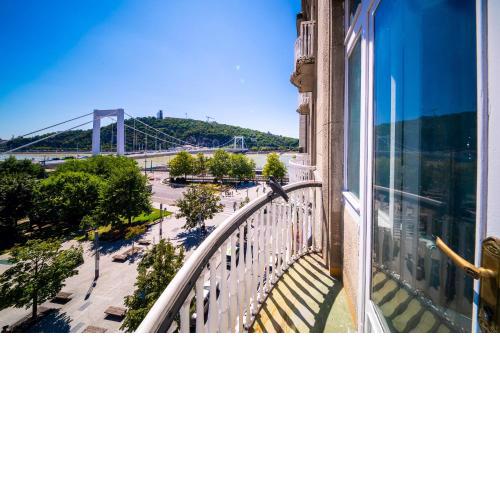 Budapest Riverfront Lux