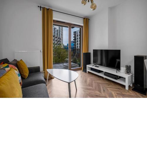 Business District Apartment - Parking, Balcony by Rentujemy