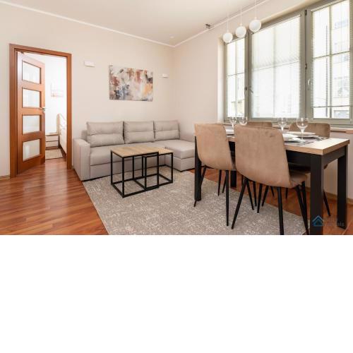 Cafe Monte by 3City Rentals