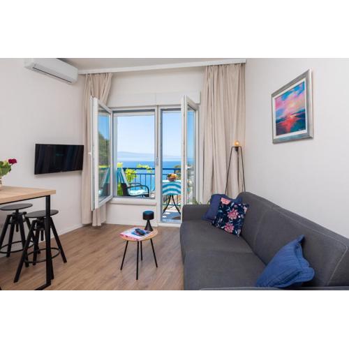 Caleta Seaview Suites II - Pool & Jacuzzi