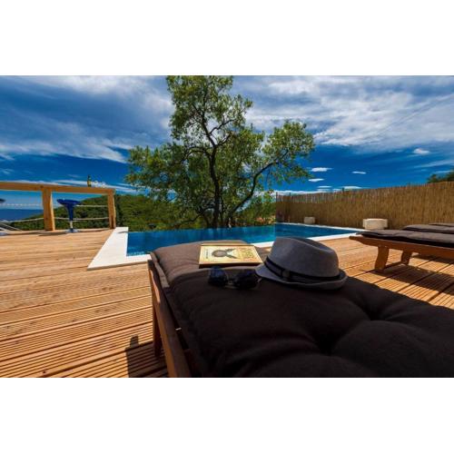 Calming Area Villa with Infinity Pool