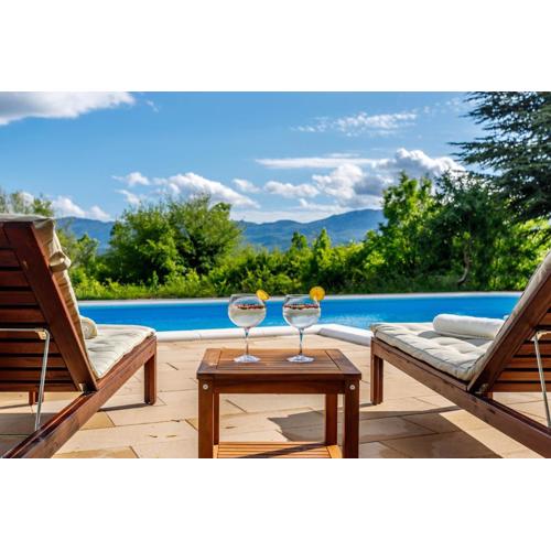 Casa di Oliva-house with heated pool & jacuzzi in Trilj, Croatia
