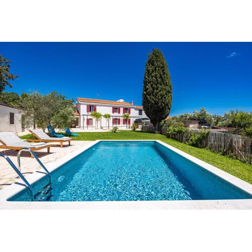 Casa Mirna for 7 people near Pula with sea view & only 2 km from the sea