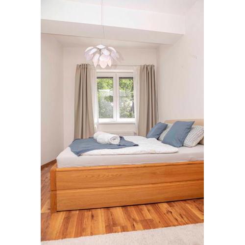 Castle View Apartment with free parking