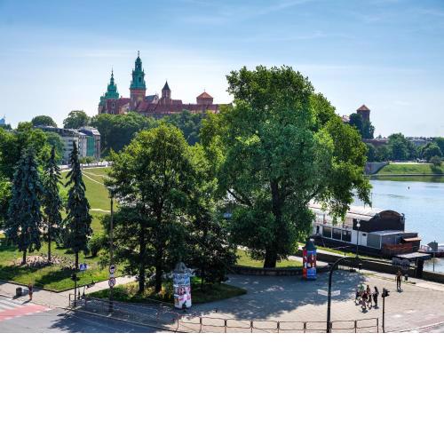 Castle View Apartments by Tyzenhauz