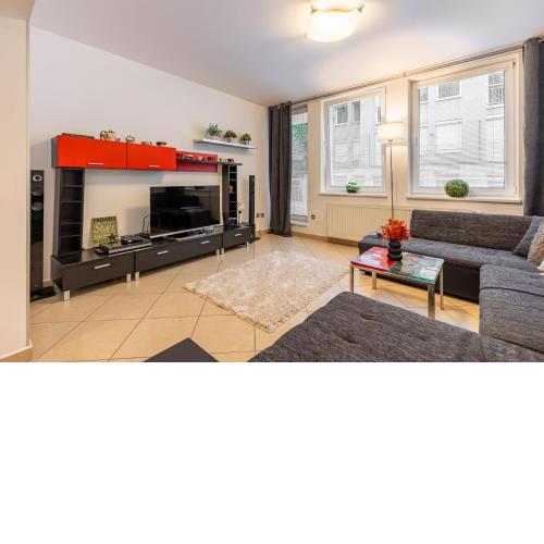 Castle Vista Getaway, Free Parking