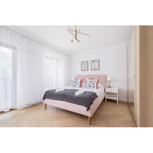 Ceglana Park Bright Studio Balcony & Parking Katowice by Noclegi Renters