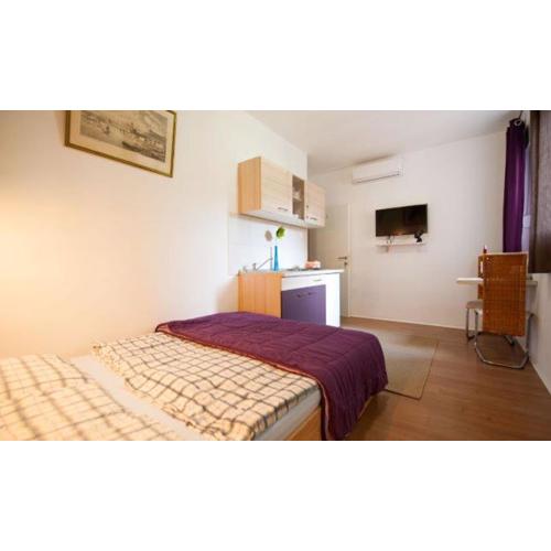 Centar 2 Private Room with Ensuite and Kitchenette