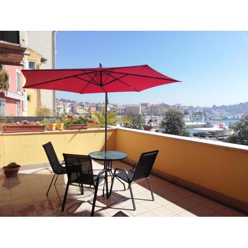 Center of Rovinj, sea view apartment