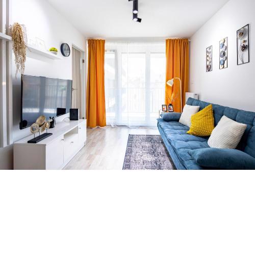Central - Balcony - Brand NEW - Sunny