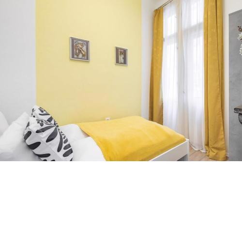 Central - Large and Comfy