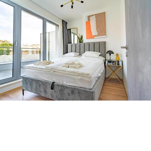 Central Apartment Budapest ~ Roof Terrace/AC/Indoor parking