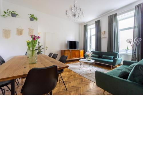 Central apartment in Viennese old building