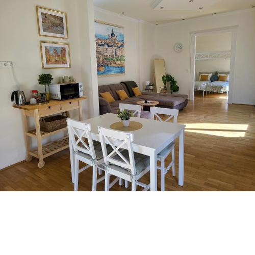 Central Budapest Oasis - City Center Apartment