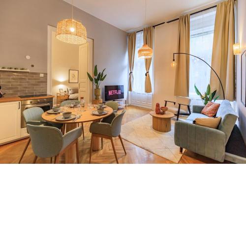 Central Designer 2 bedroom Flat
