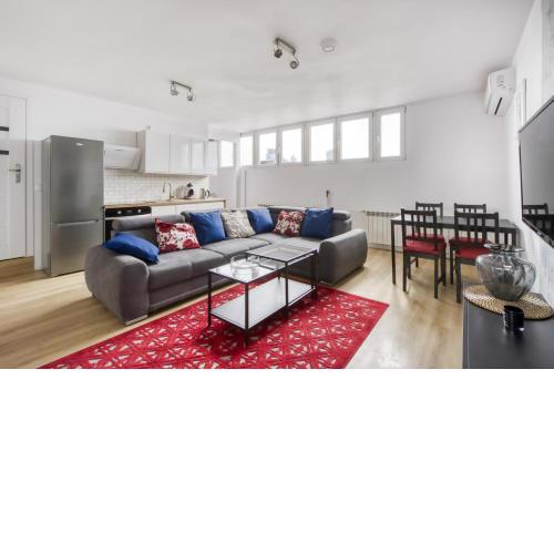 Central Family Apartment