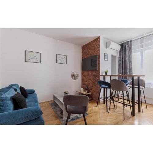 Central Studio with private parking