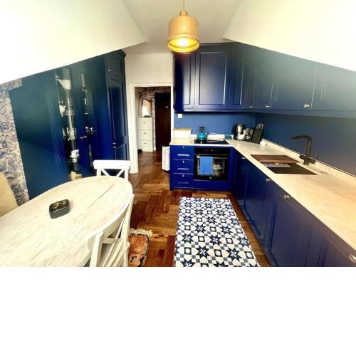 Central, top floor apartment