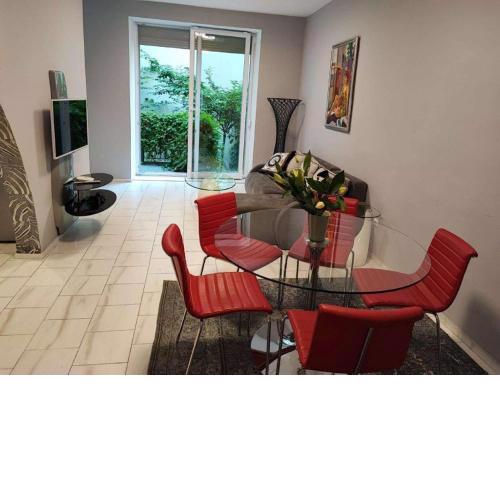 Central Vienna Apartment with unique 40m2 city garden & self check in