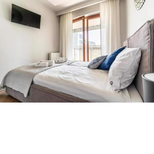 Central Warsaw Apartment - Great Location- Cozy One Bedroom Apartment- Wronia 45
