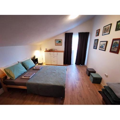 Centrally located 3 Bedroom Holiday House O\