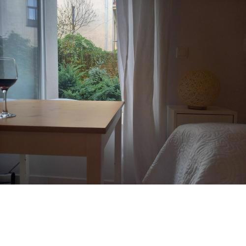 Centrum Krakowa, apartament z ogrodem i parkingiem